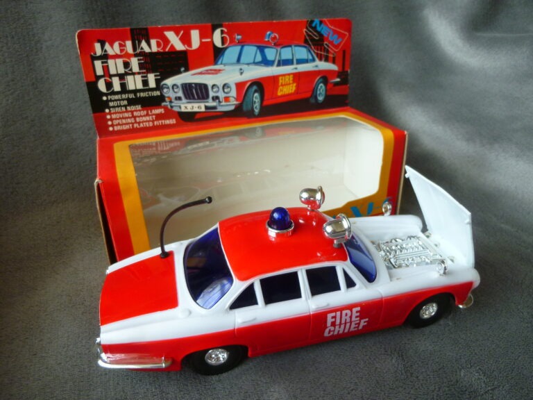 Lucky Toys Jaguar XJ6 Fire Chief (4)